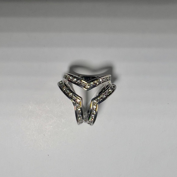 NEW ✨Silver Chevron Style Scarf Ring - Clear Crystal Accents - Picture 2 of 4